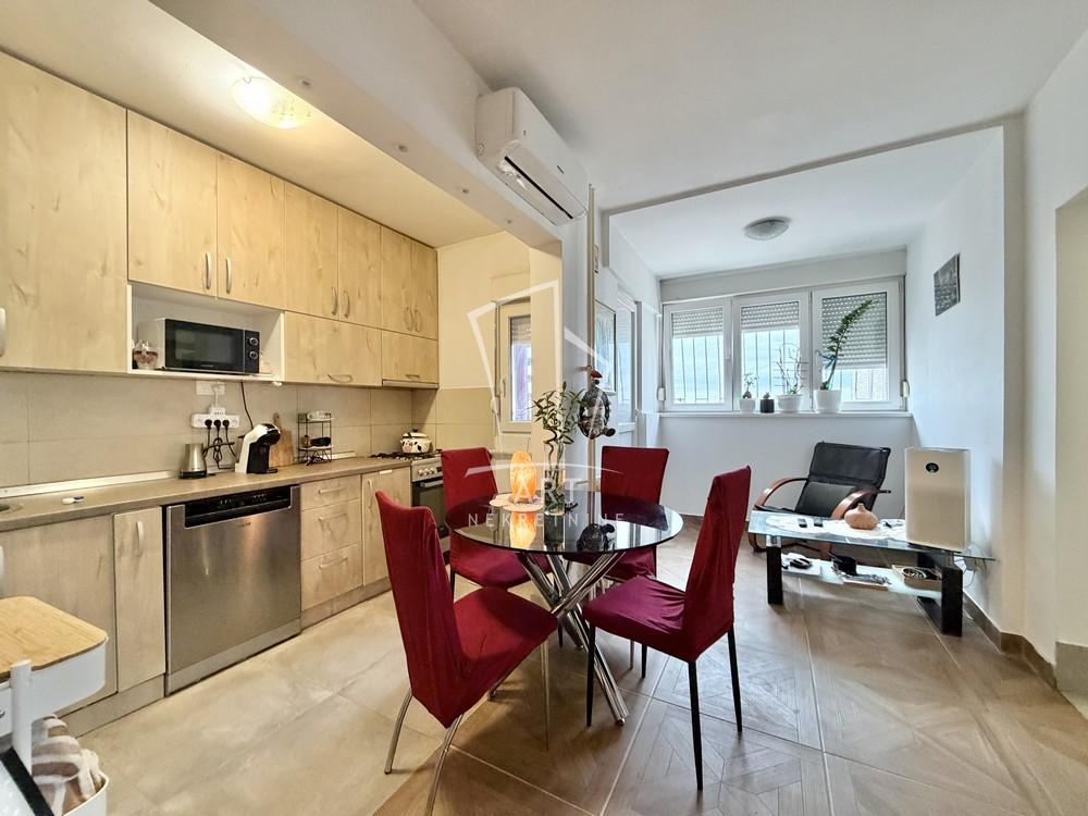 Stan na prodaju u Beogradu, Zemun, dvoiposoban, 62m2, cena 194000 evra