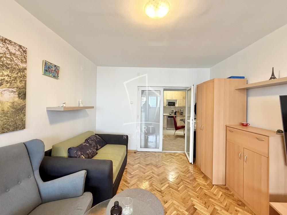 Stan na prodaju u Beogradu, Zemun, dvoiposoban, 62m2, cena 194000 evra