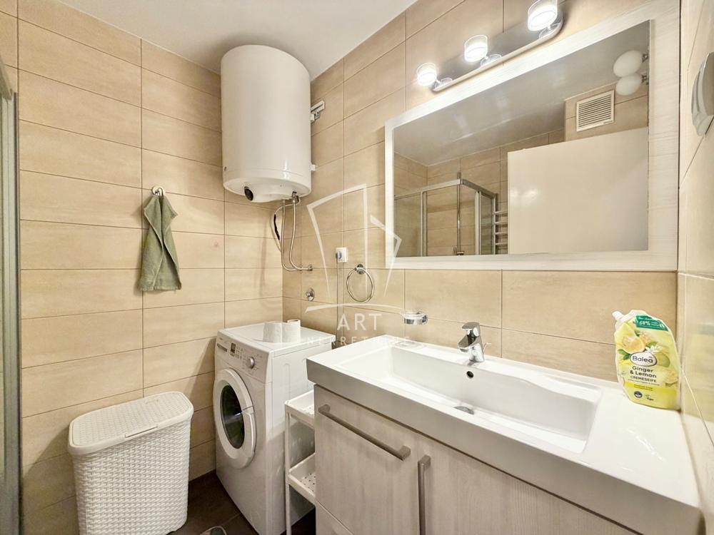 Stan na prodaju u Beogradu, Novi Beograd blok 11C (Stari Merkator), trosoban, 61m2, cena 275000 evra