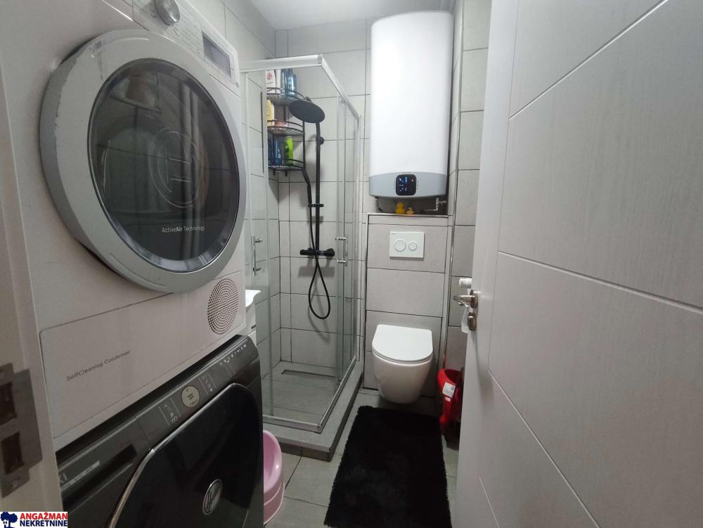 Stan na prodaju u Beogradu, dvoiposoban, 66m2, cena 219500 evra