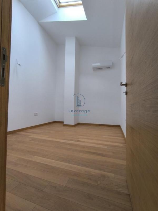 Stan na prodaju u Beogradu, Zemun, trosoban, 91m2, cena 285000 evra