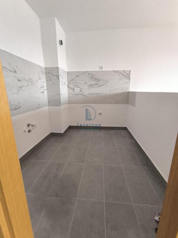 Stan na prodaju u Beogradu, Zemun, trosoban, 91m2, cena 285000 evra