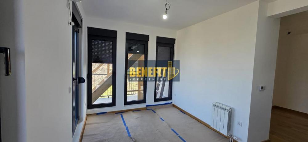 Stan na prodaju u Beogradu, Surčin, jednoiposoban, 50m2, cena 130000 evra