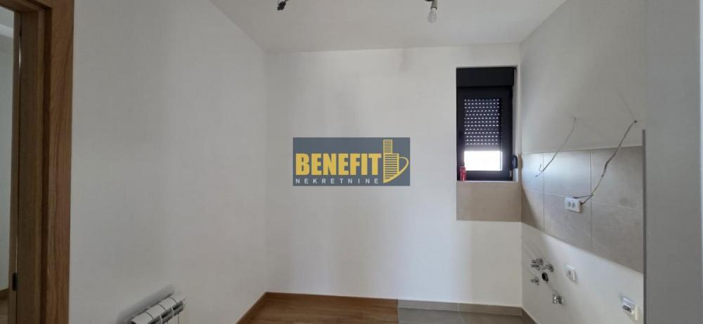 Stan na prodaju u Beogradu, Surčin, jednoiposoban, 50m2, cena 130000 evra