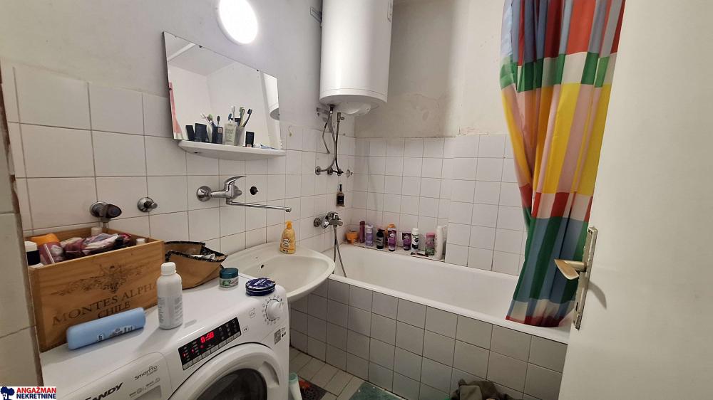 Stan na prodaju u Beogradu, Novi Beograd blok 34 (Studentski grad), troiposoban, 73m2, cena 277000 evra