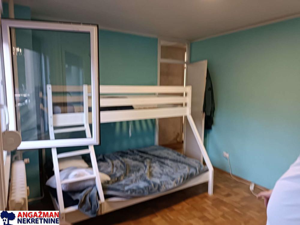 Stan na prodaju u Beogradu, Novi Beograd blok 34 (Studentski grad), troiposoban, 73m2, cena 277000 evra