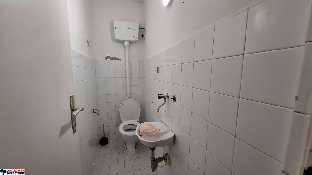 Stan na prodaju u Beogradu, Novi Beograd blok 34 (Studentski grad), troiposoban, 73m2, cena 277000 evra