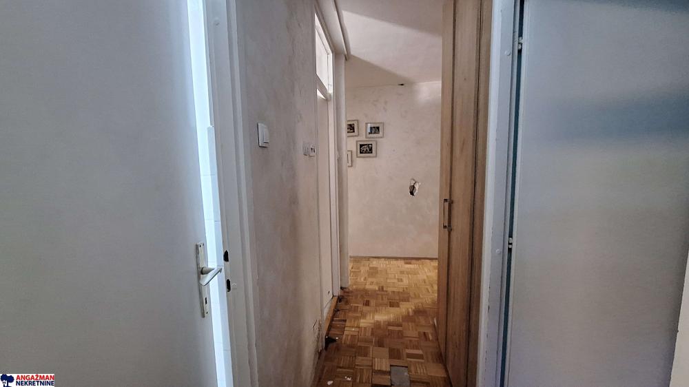 Stan na prodaju u Beogradu, Novi Beograd blok 34 (Studentski grad), troiposoban, 73m2, cena 277000 evra