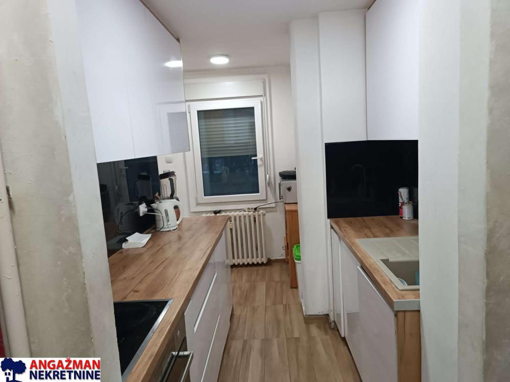 Stan na prodaju u Beogradu, Novi Beograd blok 34 (Studentski grad), troiposoban, 73m2, cena 277000 evra