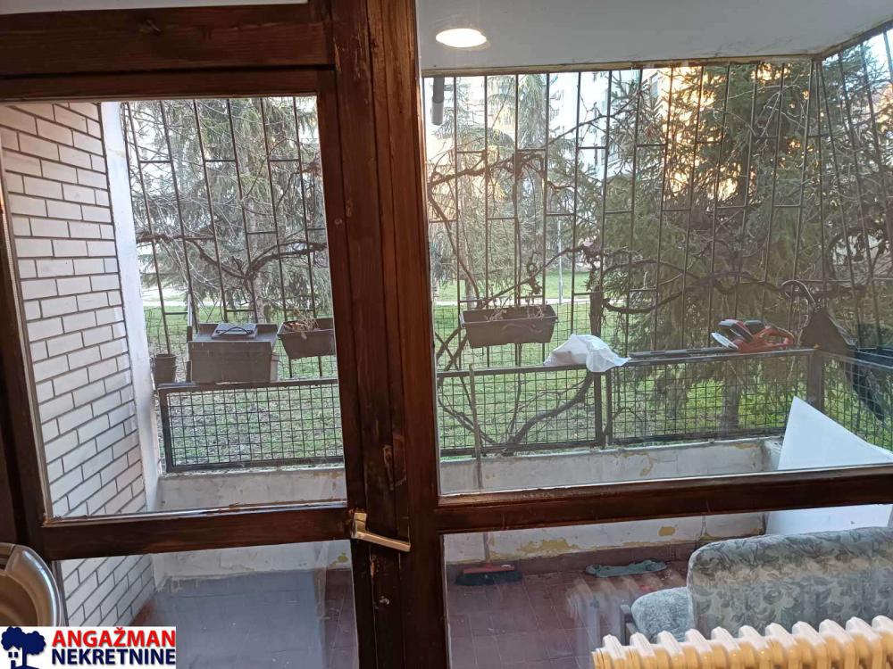 Stan na prodaju u Beogradu, Novi Beograd blok 34 (Studentski grad), troiposoban, 73m2, cena 277000 evra