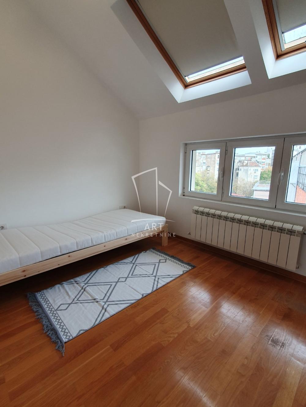 Stan na prodaju u Beogradu, Stari grad, trosoban, 55m2, cena 330000 evra