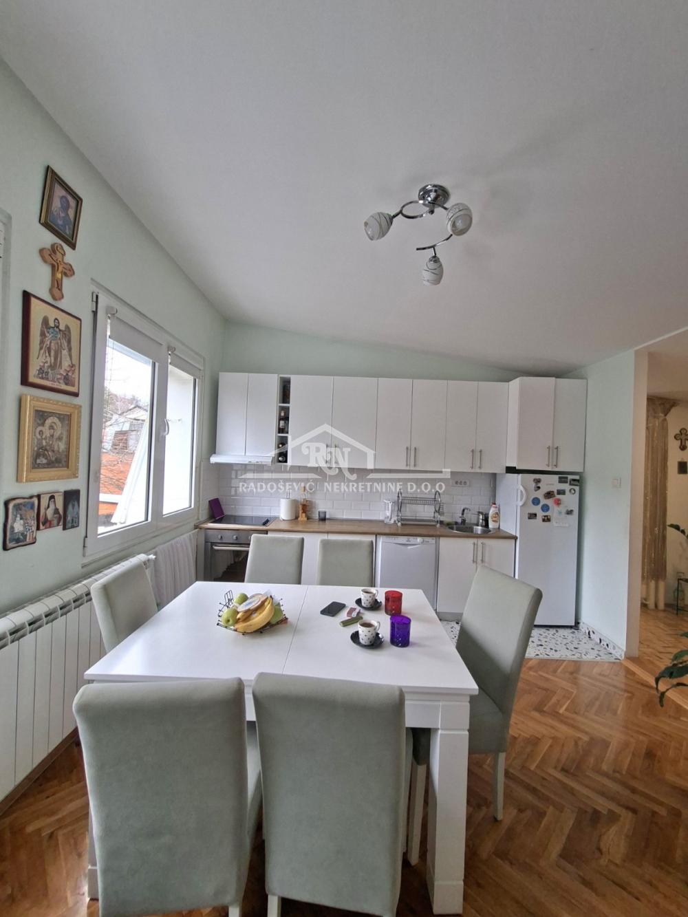 Stan na prodaju u Beogradu, Rakovica, troiposoban, 63m2, cena 171000 evra