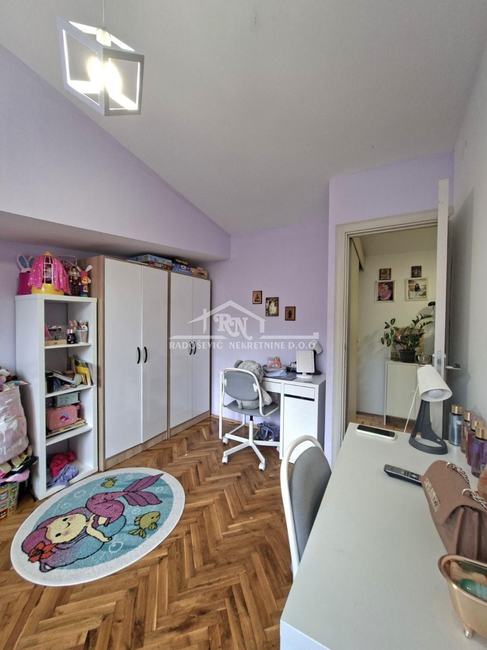 Stan na prodaju u Beogradu, Rakovica, troiposoban, 63m2, cena 171000 evra