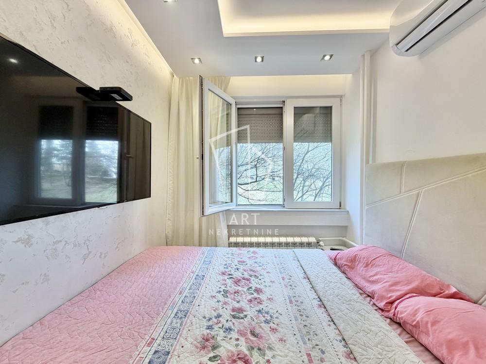 Stan na prodaju u Beogradu, Konjarnik, cetvorosoban, 56m2, cena 225000 evra