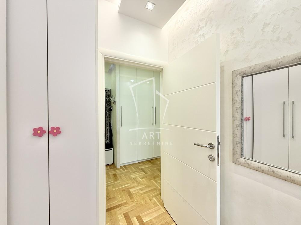 Stan na prodaju u Beogradu, Konjarnik, cetvorosoban, 56m2, cena 225000 evra