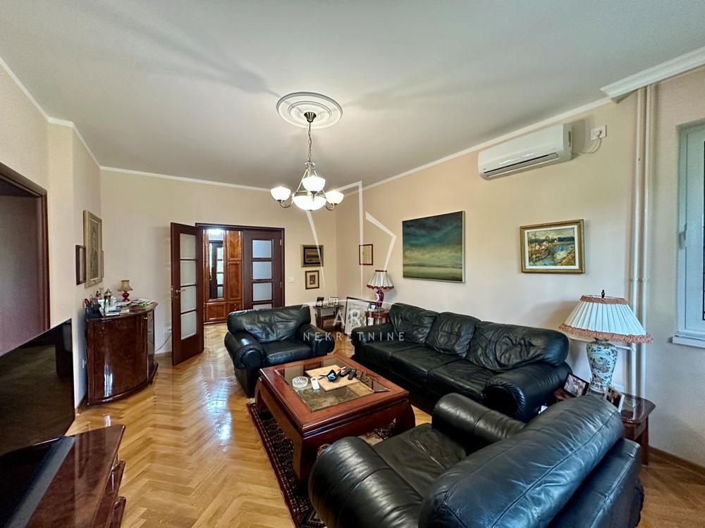 Stan na prodaju u Beogradu, Dedinje, trosoban, 98m2, cena 430000 evra