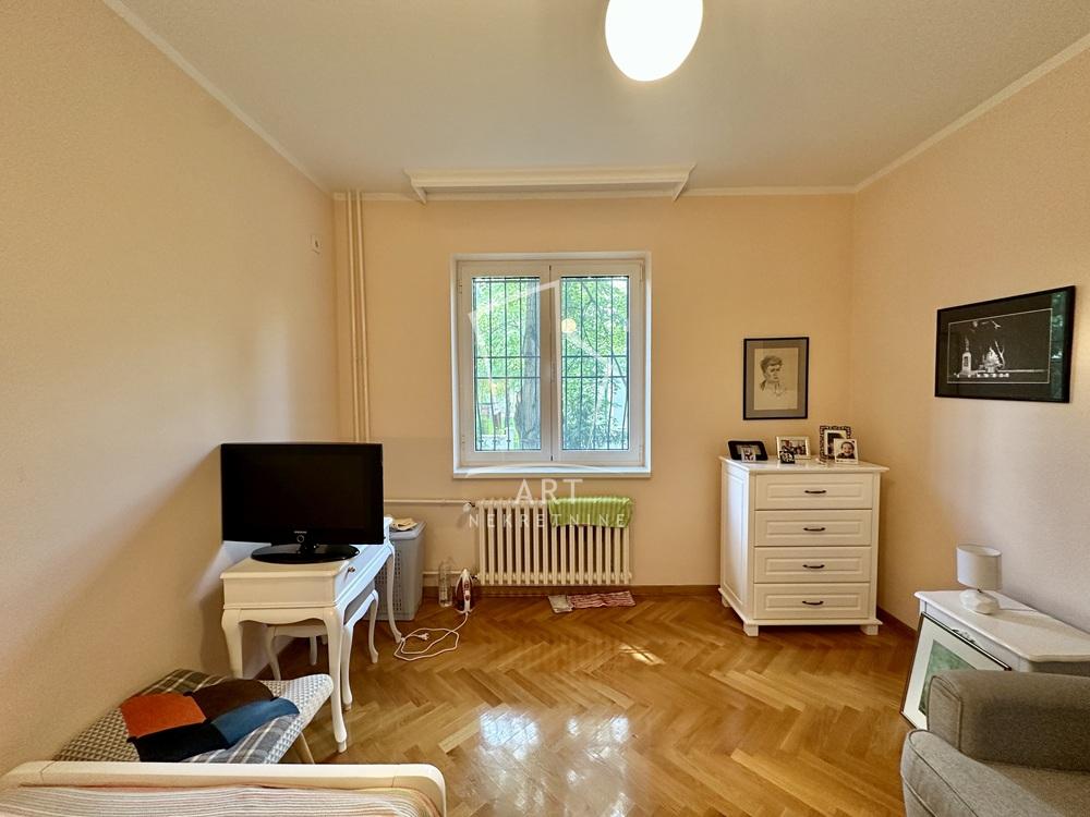 Stan na prodaju u Beogradu, Dedinje, trosoban, 98m2, cena 430000 evra