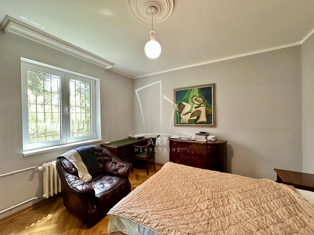 Stan na prodaju u Beogradu, Dedinje, trosoban, 98m2, cena 430000 evra