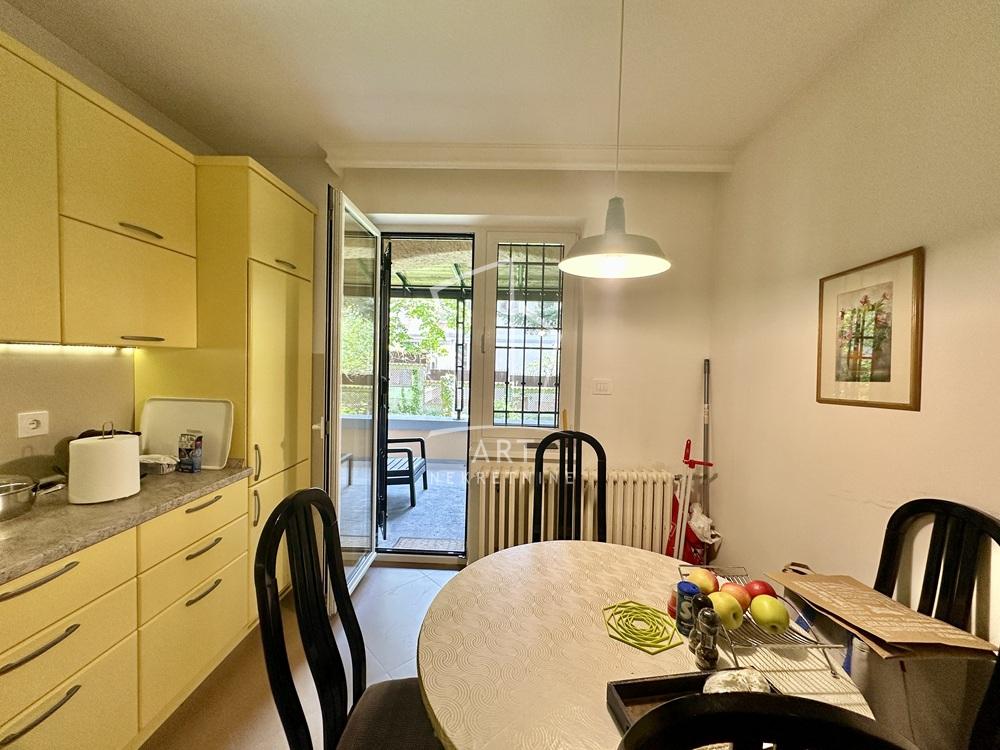 Stan na prodaju u Beogradu, Dedinje, trosoban, 98m2, cena 430000 evra