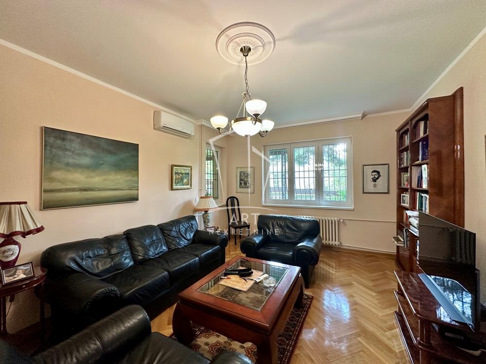 Stan na prodaju u Beogradu, Dedinje, trosoban, 98m2, cena 430000 evra