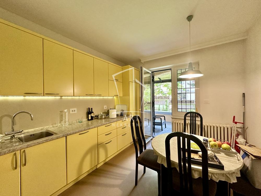 Stan na prodaju u Beogradu, Dedinje, trosoban, 98m2, cena 430000 evra