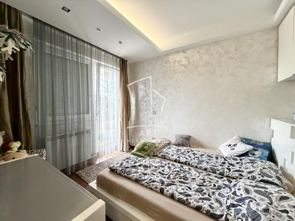 Stan na prodaju u Beogradu, Banovo brdo, cetvorosoban, 123m2, cena 420000 evra