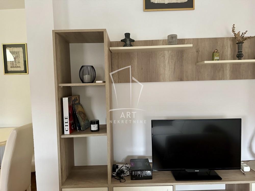 Stan na prodaju u Beogradu, Zvezdara, trosoban, 45m2, cena 136000 evra