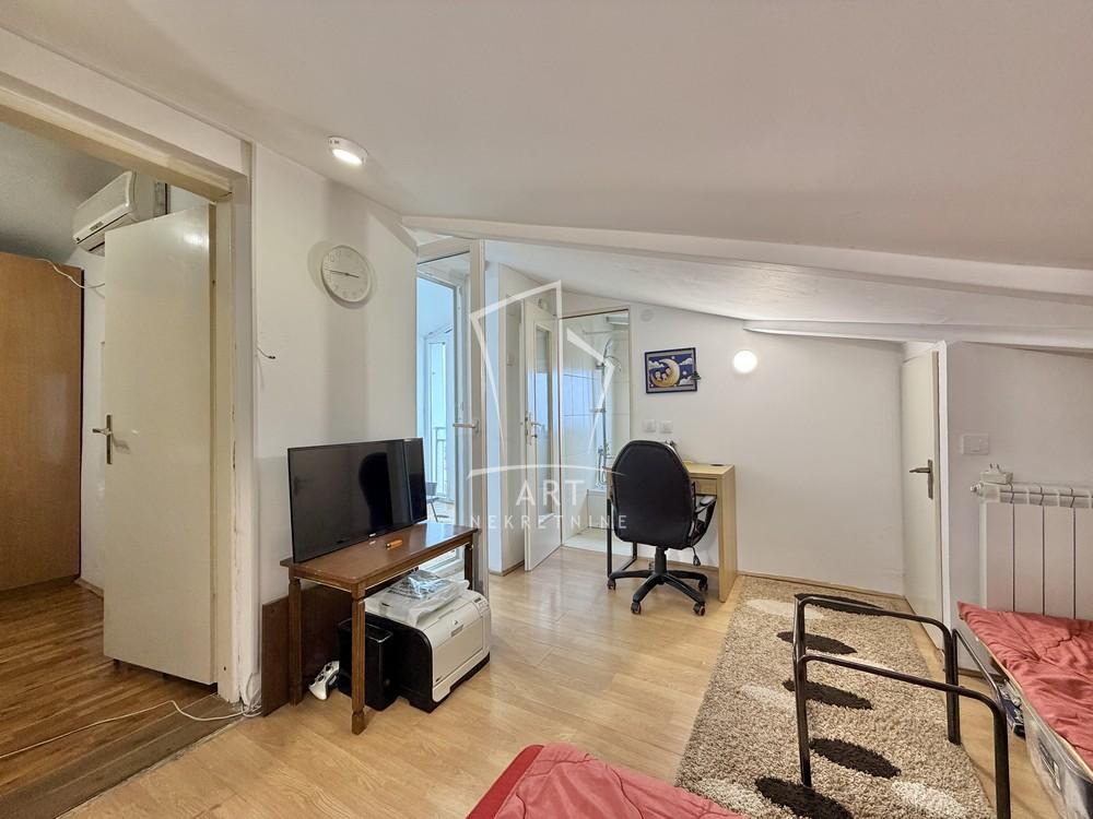 Stan na prodaju u Beogradu, Rakovica, trosoban, 80m2, cena 175000 evra