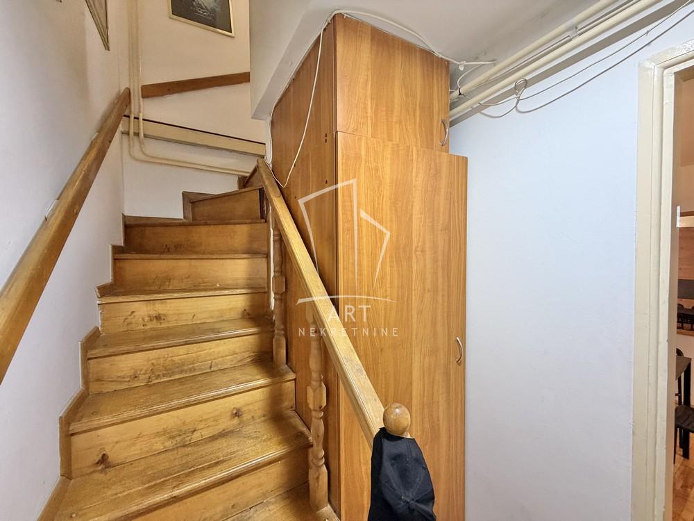 Stan na prodaju u Beogradu, Rakovica, trosoban, 80m2, cena 175000 evra