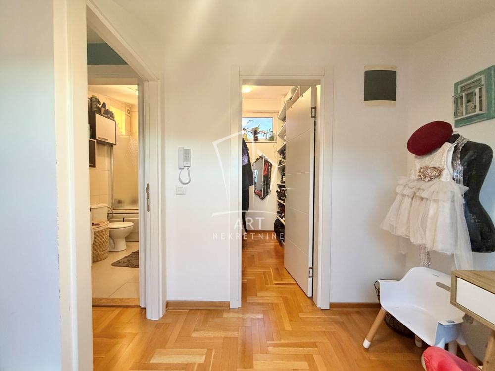 Stan na prodaju u Beogradu, Olimp, trosoban, 76m2, cena 276400 evra