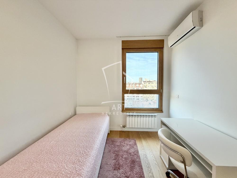 Stan na prodaju u Beogradu, Savski venac, trosoban, 88m2, cena 499000 evra