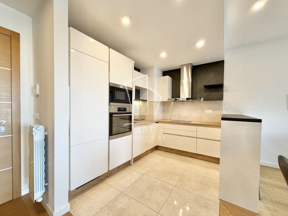 Stan na prodaju u Beogradu, Savski venac, trosoban, 88m2, cena 499000 evra