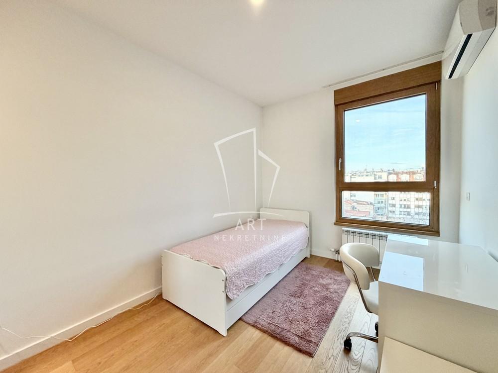 Stan na prodaju u Beogradu, Savski venac, trosoban, 88m2, cena 499000 evra