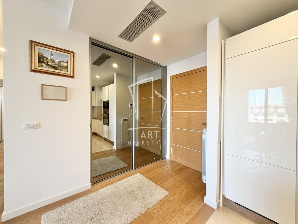 Stan na prodaju u Beogradu, Savski venac, trosoban, 88m2, cena 499000 evra