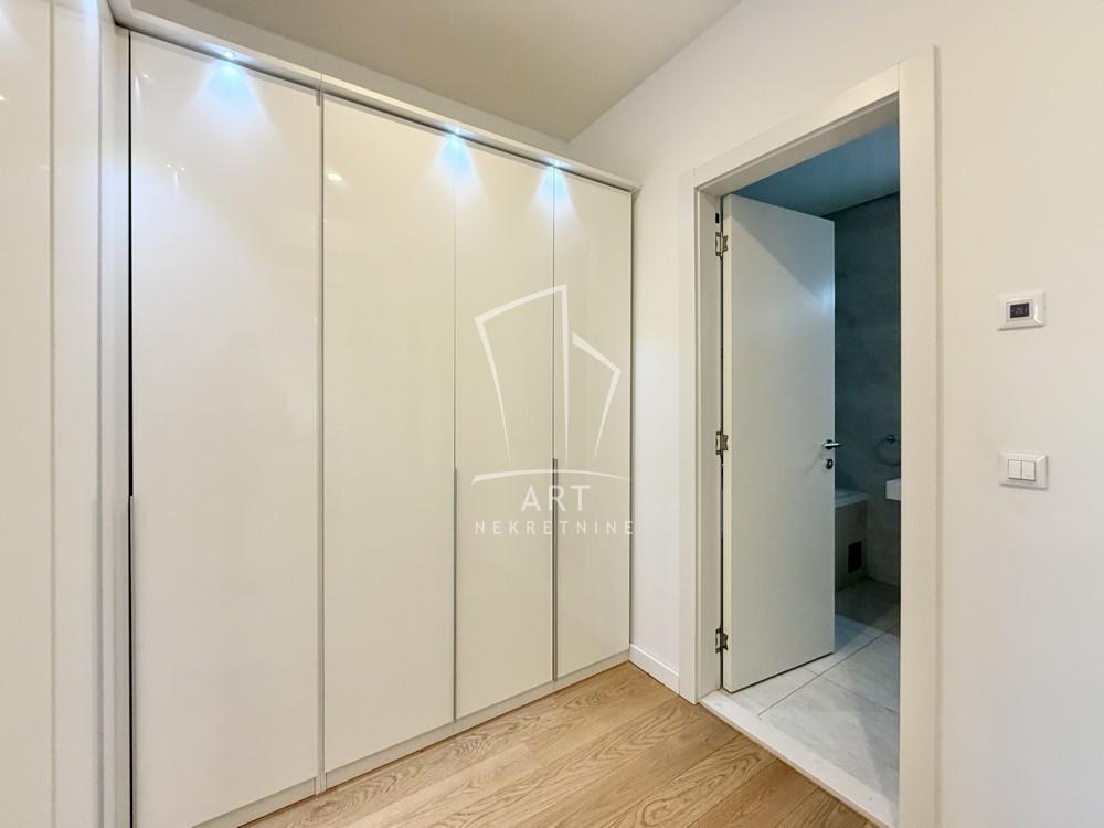 Stan na prodaju u Beogradu, Savski venac, trosoban, 88m2, cena 499000 evra