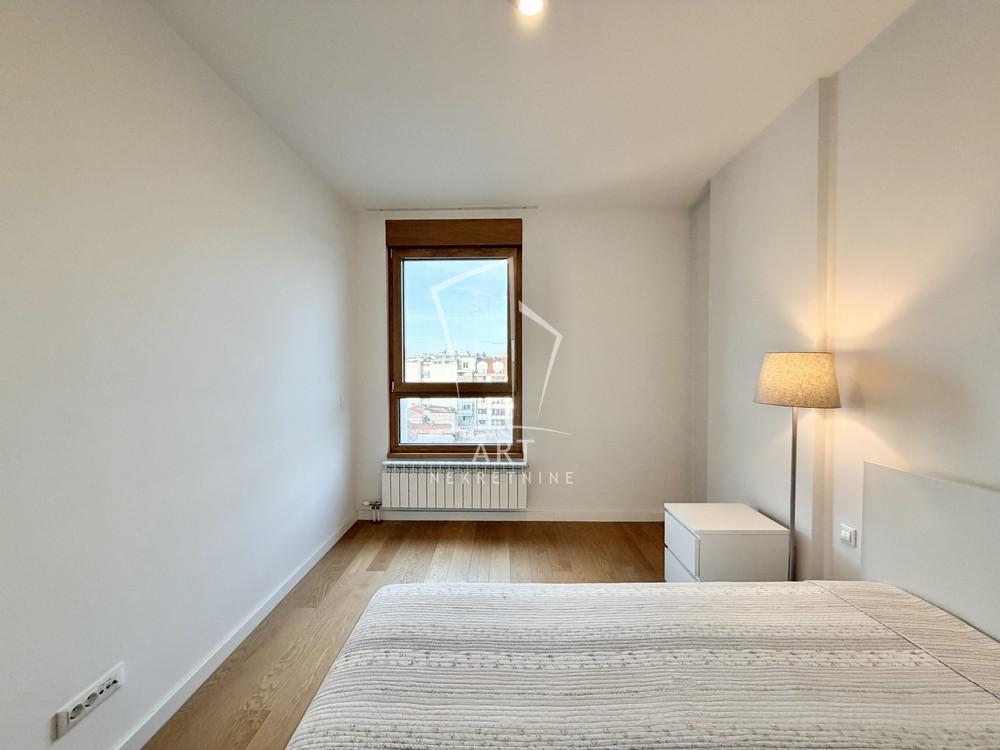 Stan na prodaju u Beogradu, Savski venac, trosoban, 88m2, cena 499000 evra