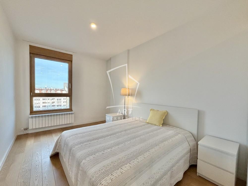 Stan na prodaju u Beogradu, Savski venac, trosoban, 88m2, cena 499000 evra