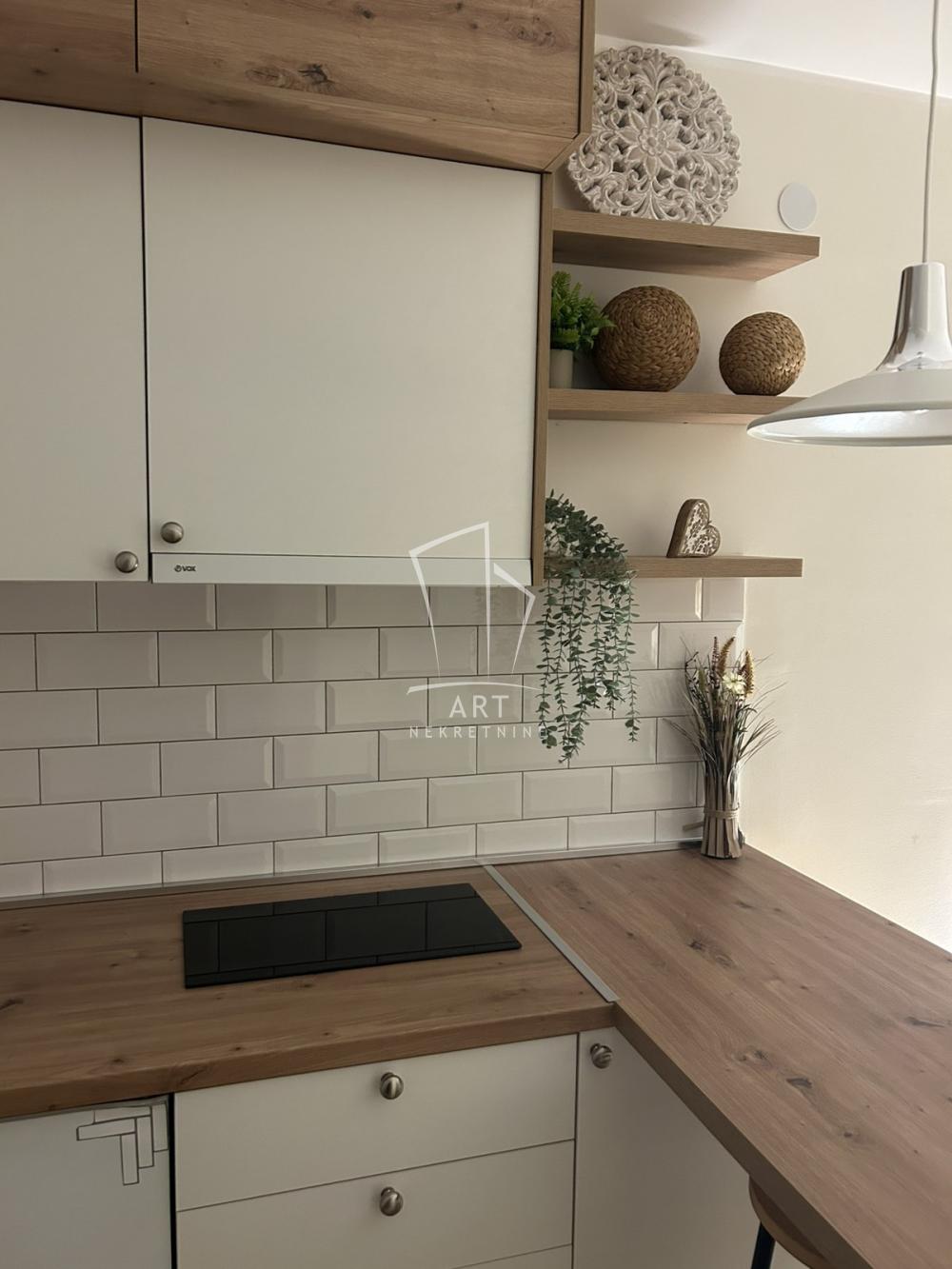 Stan na prodaju u Beogradu, Novi Beograd blok 11C (Stari Merkator), 19m2, cena 128000 evra