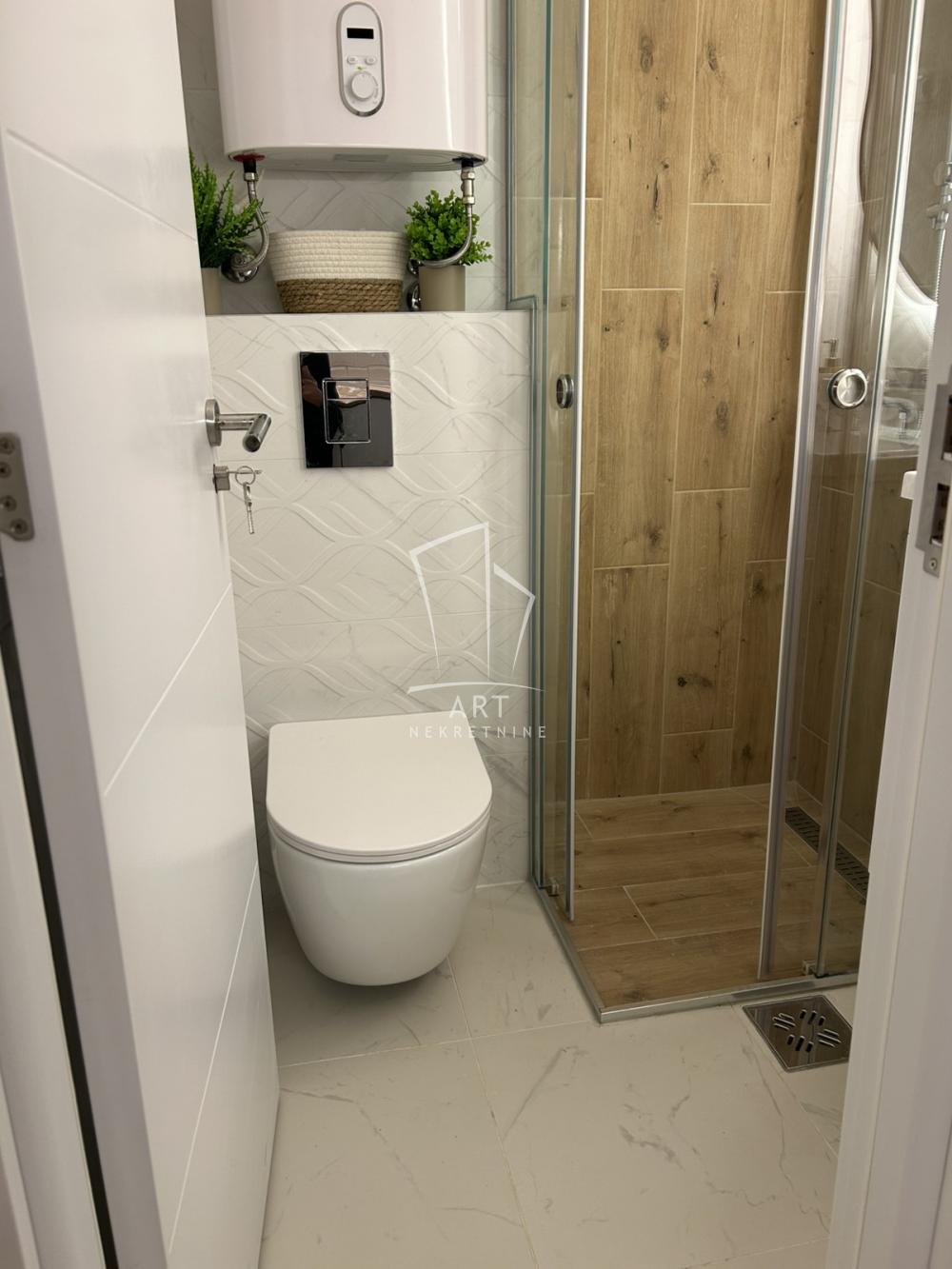 Stan na prodaju u Beogradu, Novi Beograd blok 11C (Stari Merkator), 19m2, cena 128000 evra