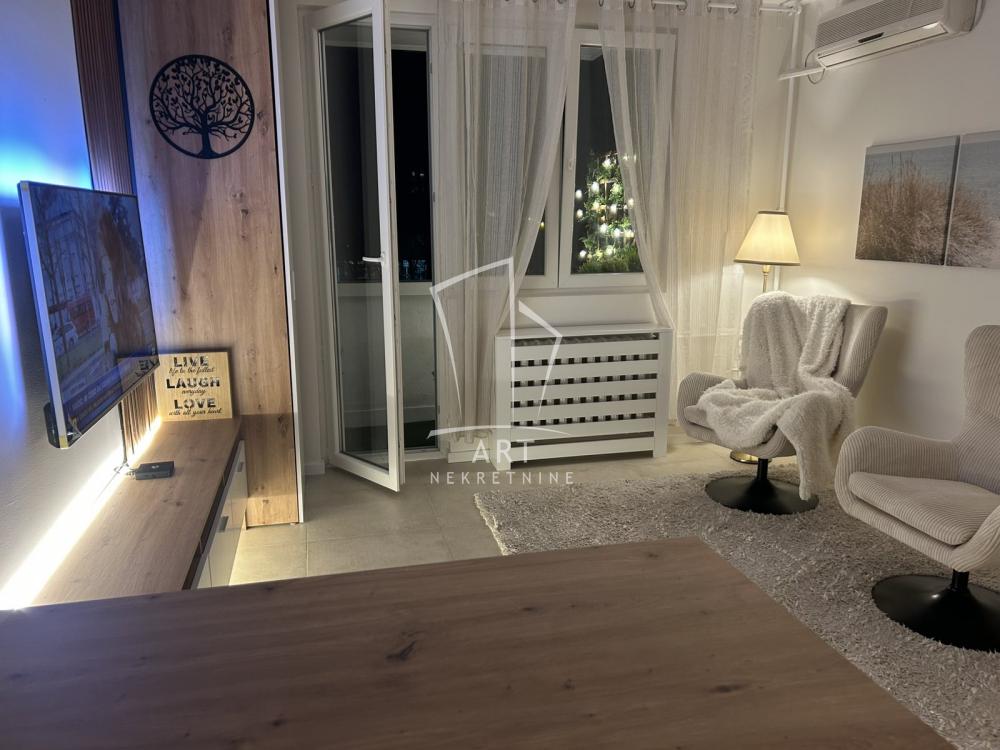 Stan na prodaju u Beogradu, Novi Beograd blok 11C (Stari Merkator), 19m2, cena 128000 evra