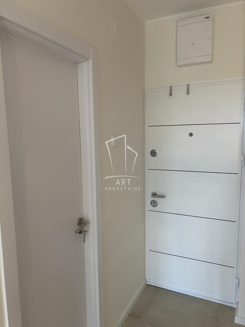 Stan na prodaju u Beogradu, Novi Beograd blok 11C (Stari Merkator), 19m2, cena 128000 evra