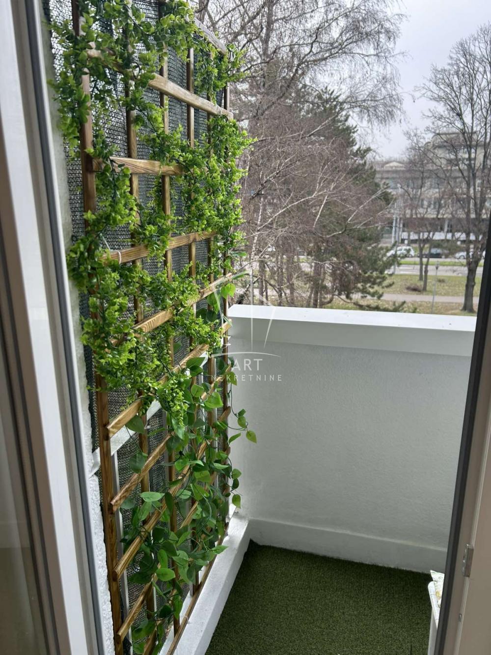 Stan na prodaju u Beogradu, Novi Beograd blok 11C (Stari Merkator), 19m2, cena 128000 evra