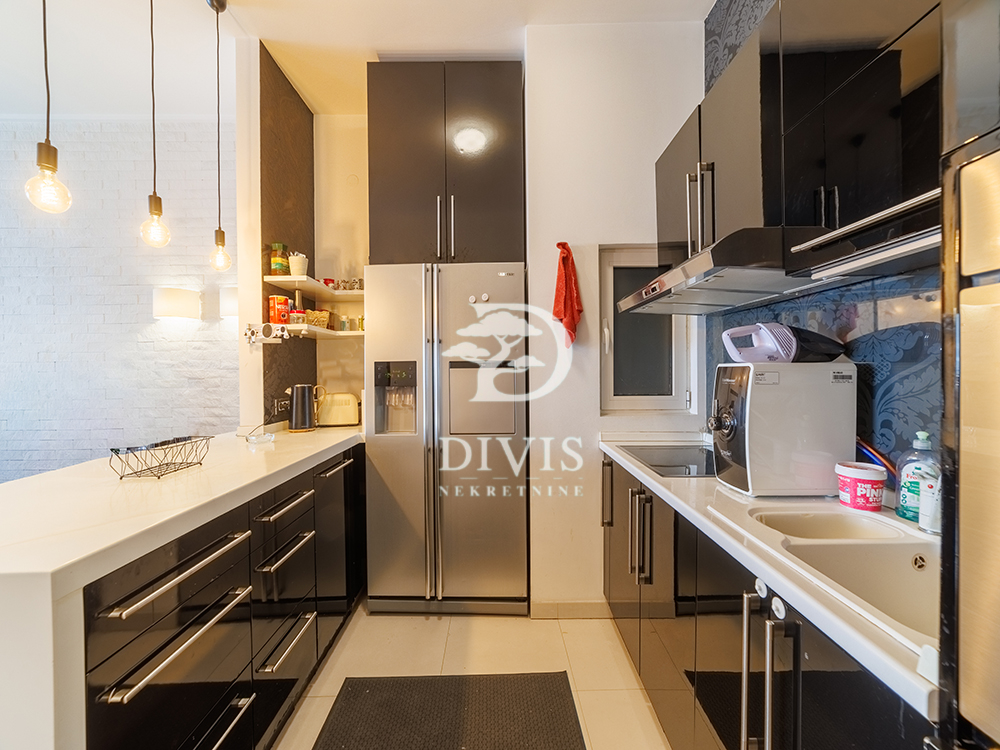 Stan na prodaju u Beogradu, Kalenić pijaca, trosoban, 102m2, cena 450000 evra