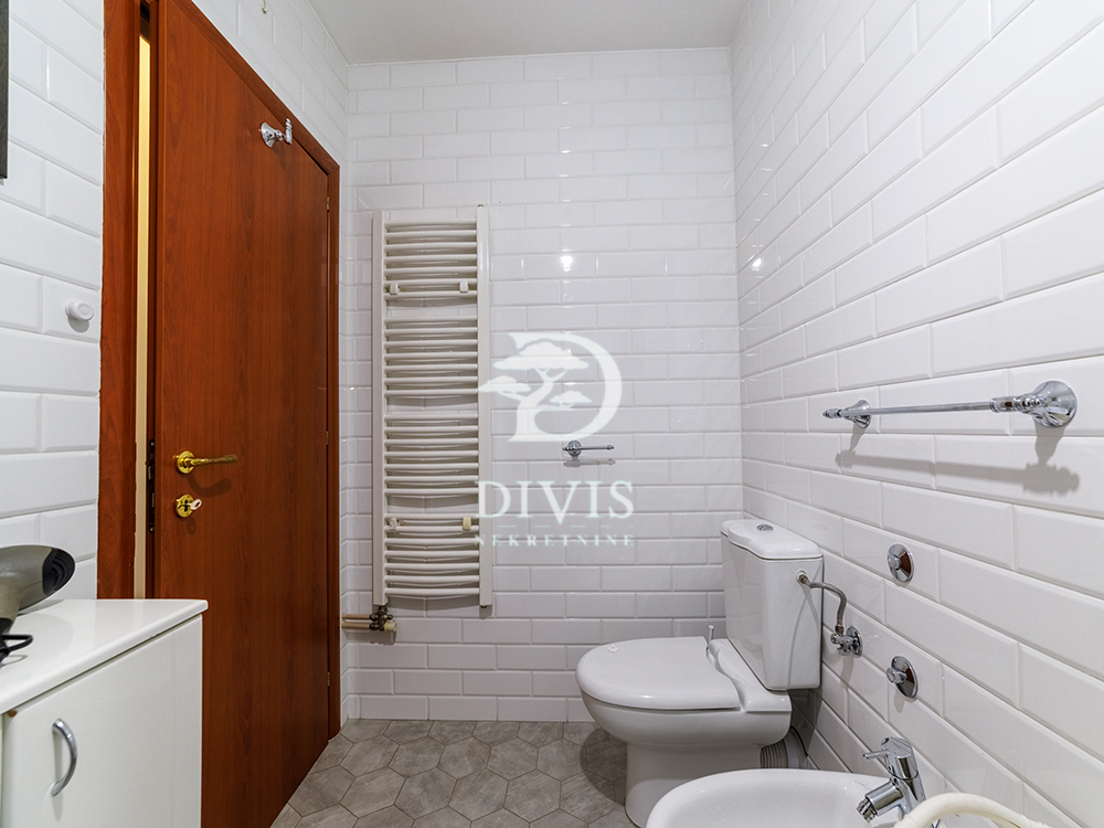 Stan na prodaju u Beogradu, Kalenić pijaca, trosoban, 102m2, cena 450000 evra