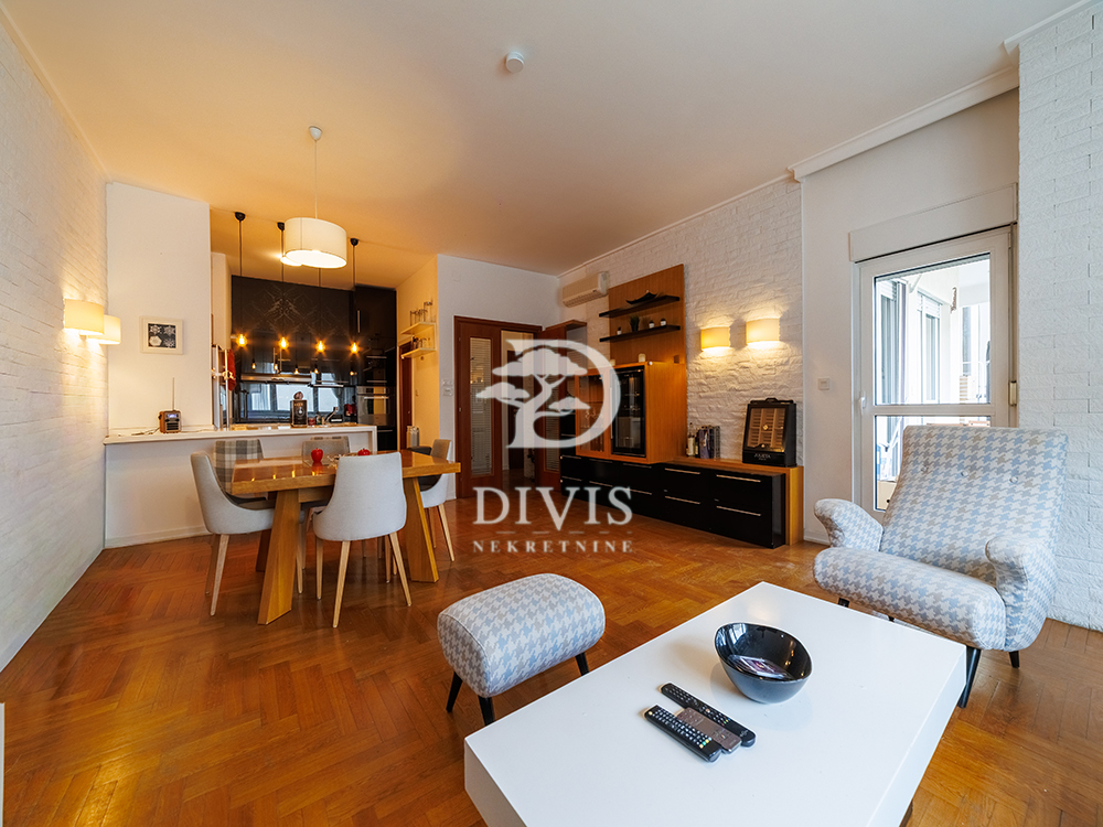 Stan na prodaju u Beogradu, Kalenić pijaca, trosoban, 102m2, cena 450000 evra