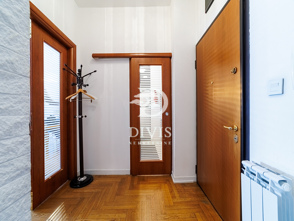 Stan na prodaju u Beogradu, Kalenić pijaca, trosoban, 102m2, cena 450000 evra