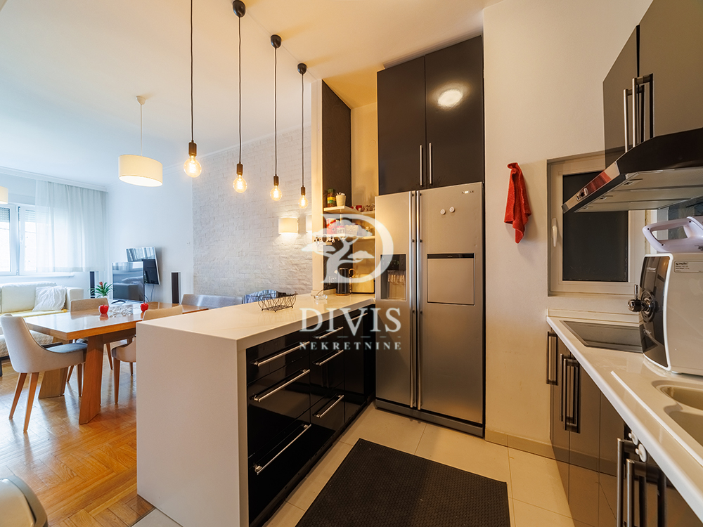 Stan na prodaju u Beogradu, Kalenić pijaca, trosoban, 102m2, cena 450000 evra