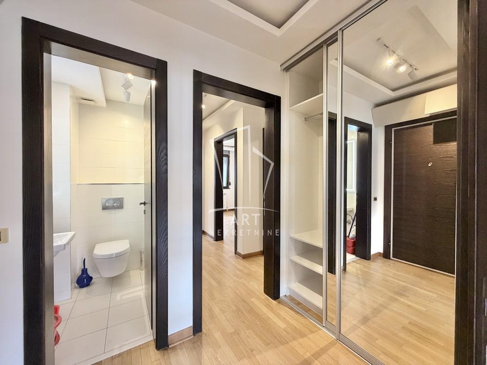 Stan na prodaju u Beogradu, Kalenić pijaca, trosoban, 91m2, cena 747000 evra