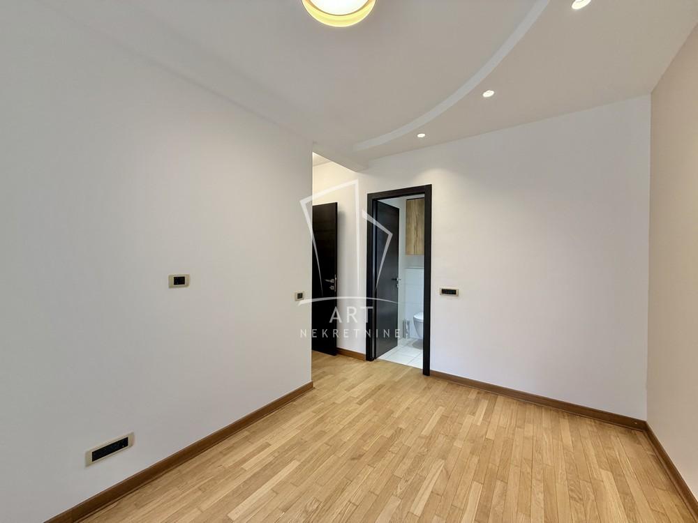 Stan na prodaju u Beogradu, Kalenić pijaca, trosoban, 91m2, cena 747000 evra