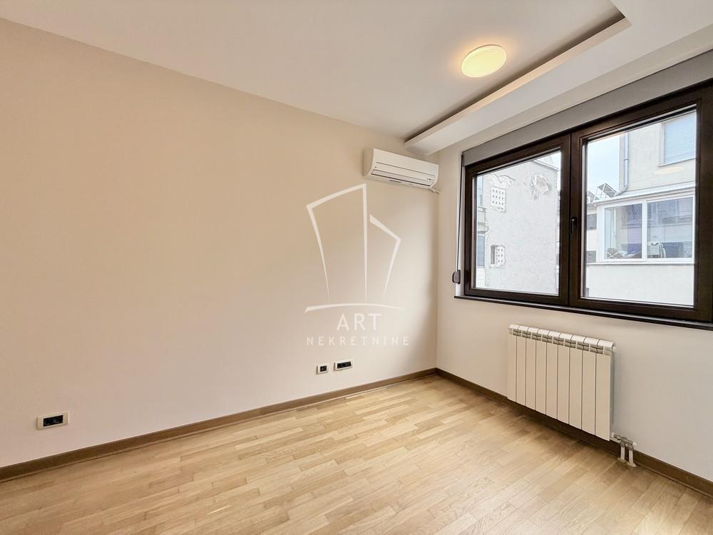 Stan na prodaju u Beogradu, Kalenić pijaca, trosoban, 91m2, cena 747000 evra